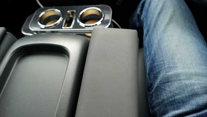 車 肘置き デメリット