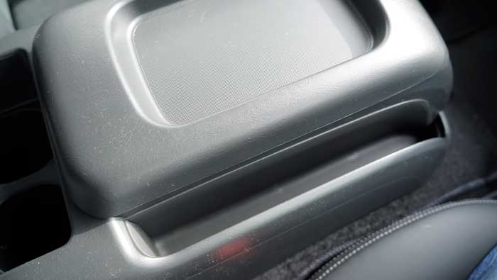 ハイエース アームレスト コンソール側