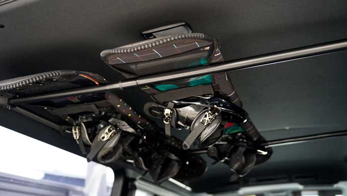 ハイエース　スノーボード室内積み