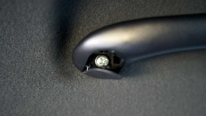 ハイエース　サイドバー　取付方法①